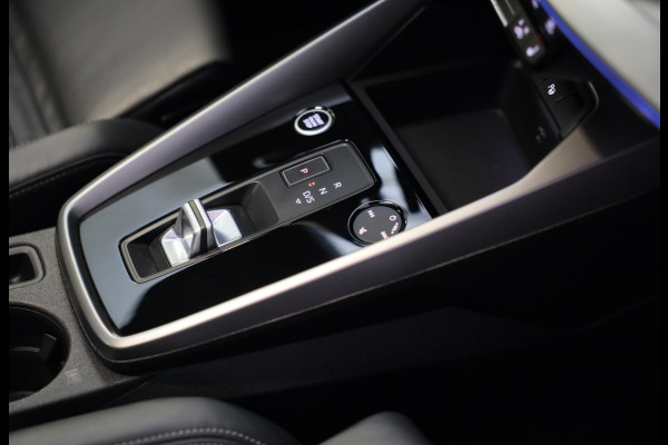 Audi A3 Sportback 45 TFSI e RS3 Look / 245 PK / RS Zetels / B & O / Leder / Lane Assist / Open Pano / Matrix / Virtual Cockpit