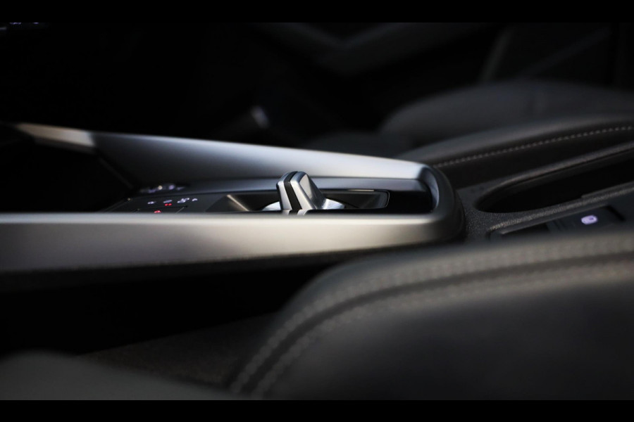 Audi A3 Sportback 45 TFSI e RS3 Look / 245 PK / RS Zetels / B & O / Leder / Lane Assist / Open Pano / Matrix / Virtual Cockpit