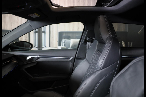 Audi A3 Sportback 45 TFSI e RS3 Look / 245 PK / RS Zetels / B & O / Leder / Lane Assist / Open Pano / Matrix / Virtual Cockpit