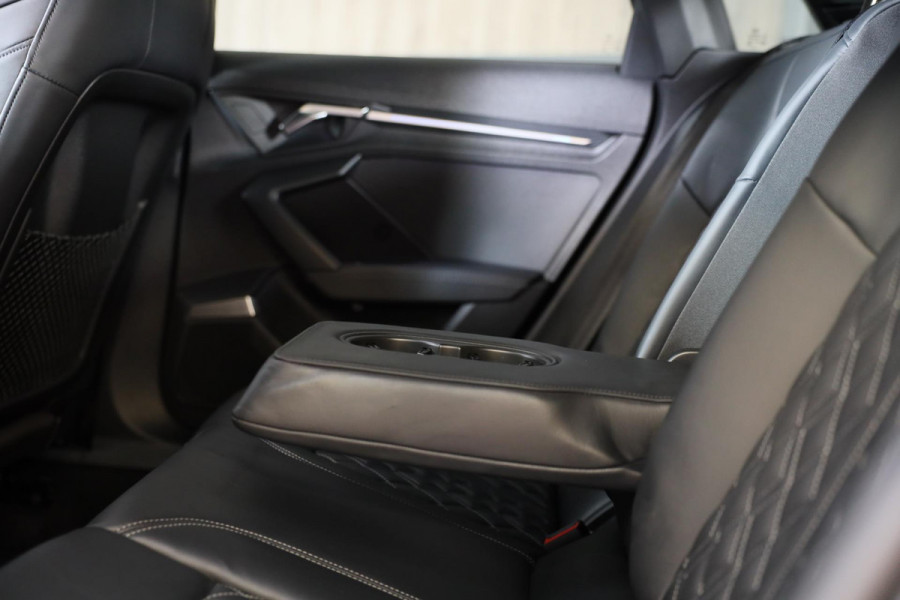 Audi A3 Sportback 45 TFSI e RS3 Look / 245 PK / RS Zetels / B & O / Leder / Lane Assist / Open Pano / Matrix / Virtual Cockpit