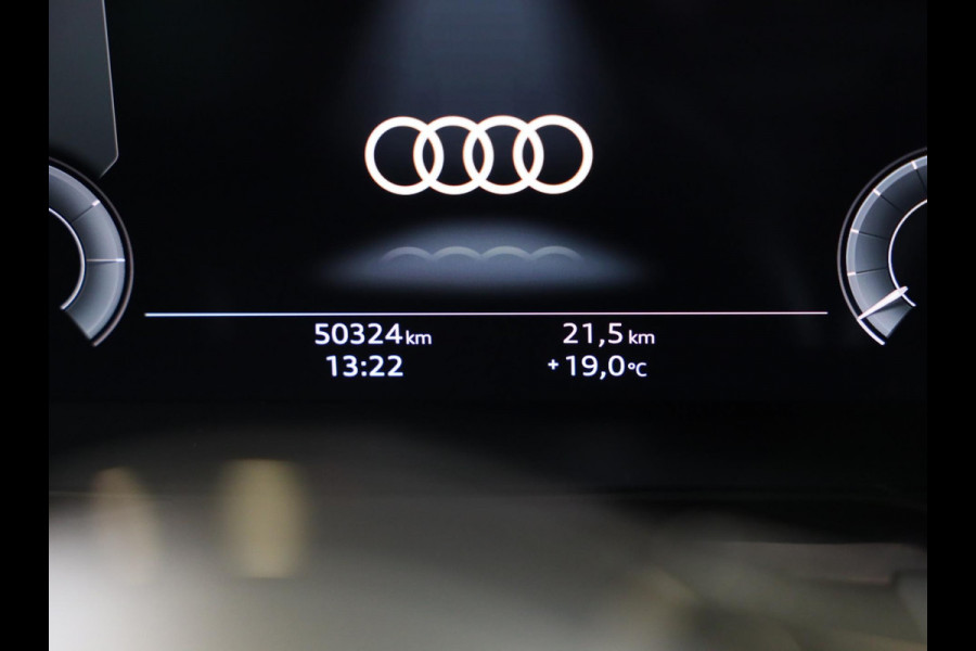 Audi A3 Sportback 45 TFSI e RS3 Look / 245 PK / RS Zetels / B & O / Leder / Lane Assist / Open Pano / Matrix / Virtual Cockpit