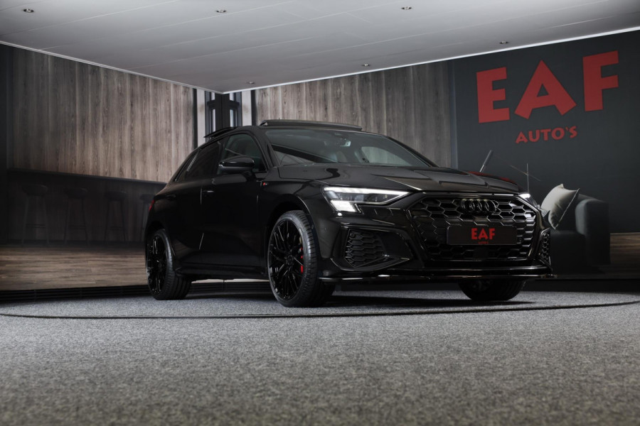 Audi A3 Sportback 45 TFSI e RS3 Look / 245 PK / RS Zetels / B & O / Leder / Lane Assist / Open Pano / Matrix / Virtual Cockpit