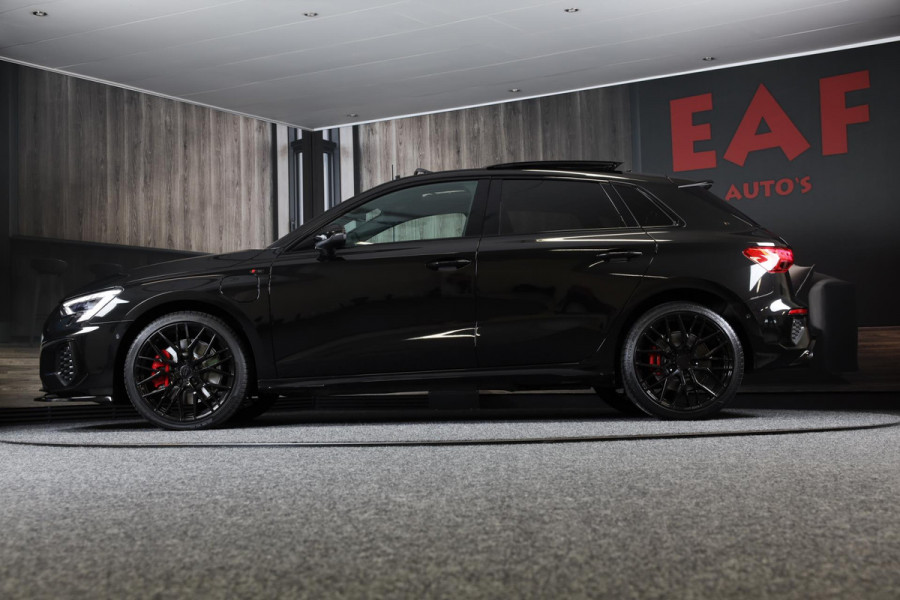 Audi A3 Sportback 45 TFSI e RS3 Look / 245 PK / RS Zetels / B & O / Leder / Lane Assist / Open Pano / Matrix / Virtual Cockpit