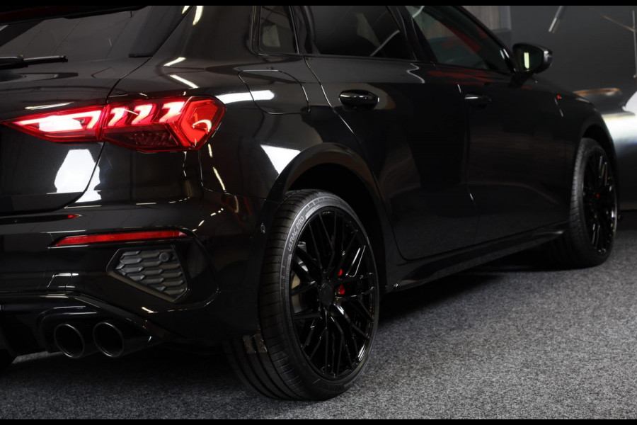 Audi A3 Sportback 45 TFSI e RS3 Look / 245 PK / RS Zetels / B & O / Leder / Lane Assist / Open Pano / Matrix / Virtual Cockpit