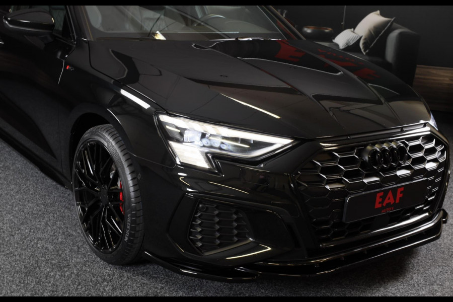 Audi A3 Sportback 45 TFSI e RS3 Look / 245 PK / RS Zetels / B & O / Leder / Lane Assist / Open Pano / Matrix / Virtual Cockpit