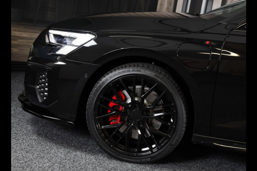 Audi A3 Sportback 45 TFSI e RS3 Look / 245 PK / RS Zetels / B & O / Leder / Lane Assist / Open Pano / Matrix / Virtual Cockpit