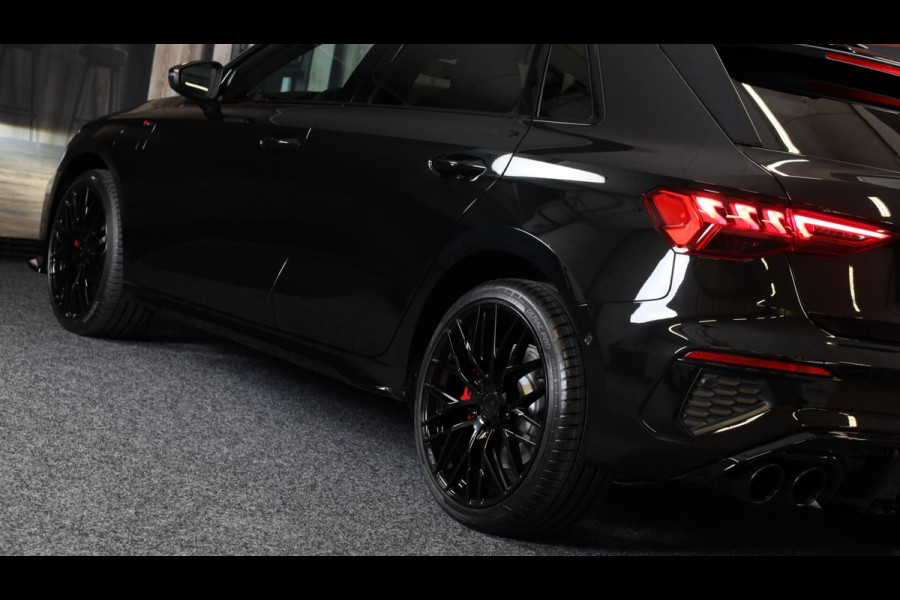 Audi A3 Sportback 45 TFSI e RS3 Look / 245 PK / RS Zetels / B & O / Leder / Lane Assist / Open Pano / Matrix / Virtual Cockpit