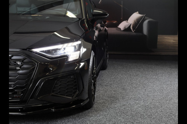 Audi A3 Sportback 45 TFSI e RS3 Look / 245 PK / RS Zetels / B & O / Leder / Lane Assist / Open Pano / Matrix / Virtual Cockpit