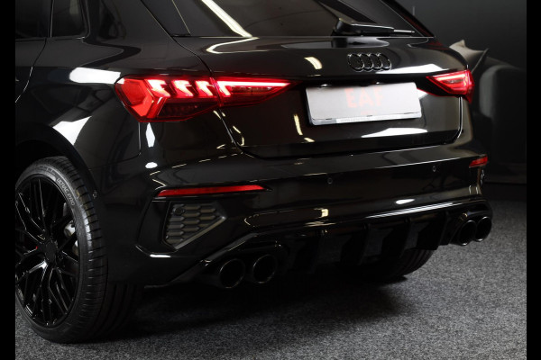 Audi A3 Sportback 45 TFSI e RS3 Look / 245 PK / RS Zetels / B & O / Leder / Lane Assist / Open Pano / Matrix / Virtual Cockpit