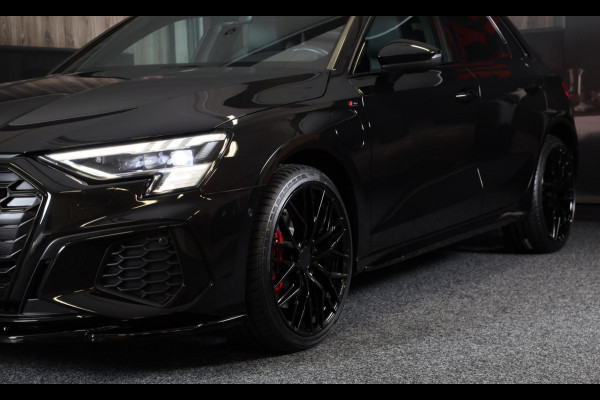 Audi A3 Sportback 45 TFSI e RS3 Look / 245 PK / RS Zetels / B & O / Leder / Lane Assist / Open Pano / Matrix / Virtual Cockpit