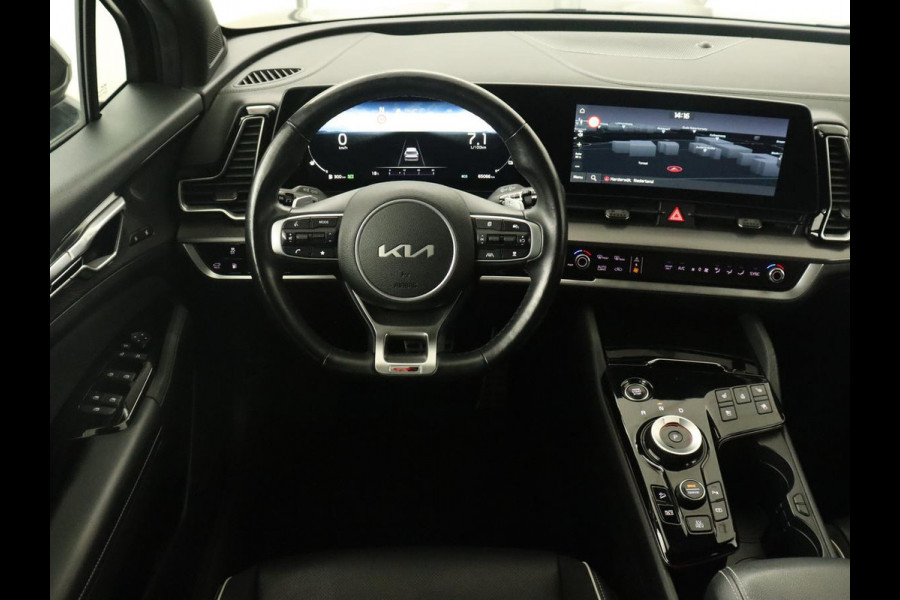 Kia Sportage 1.6 T-GDi Plug-in Hybrid AWD GT-PlusLine | Panoramadak | Stoelventilatie | 360 Camera | Adaptive cruise | Achterbankverwarming | Leder/Alcantara | Carplay | Keyless | Memory | PHEV Kia Sportage 1.6 T-GDi Plug-in Hybrid AWD GT-PlusLine | Panoramadak | Stoelventilatie | 360 Camera | Adaptive cruise | Achterbankverwarming | Leder/Alcantara | Carplay | Keyless | Memory | PHEV