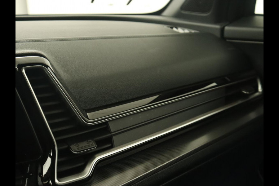 Kia Sportage 1.6 T-GDi Plug-in Hybrid AWD GT-PlusLine | Panoramadak | Stoelventilatie | 360 Camera | Adaptive cruise | Achterbankverwarming | Leder/Alcantara | Carplay | Keyless | Memory | PHEV Kia Sportage 1.6 T-GDi Plug-in Hybrid AWD GT-PlusLine | Panoramadak | Stoelventilatie | 360 Camera | Adaptive cruise | Achterbankverwarming | Leder/Alcantara | Carplay | Keyless | Memory | PHEV