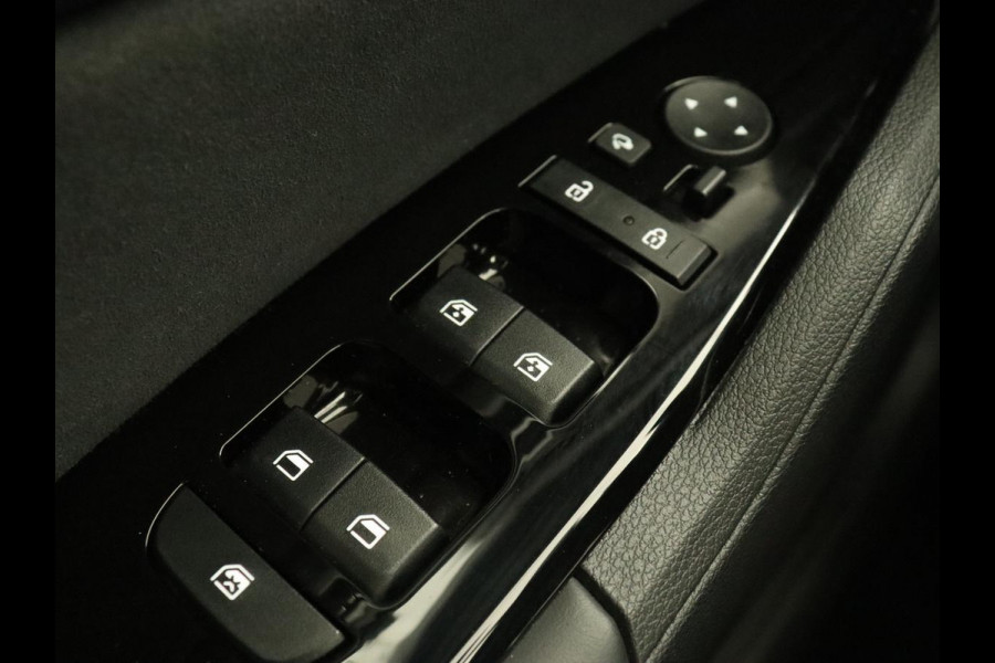 Kia Sportage 1.6 T-GDi Plug-in Hybrid AWD GT-PlusLine | Panoramadak | Stoelventilatie | 360 Camera | Adaptive cruise | Achterbankverwarming | Leder/Alcantara | Carplay | Keyless | Memory | PHEV Kia Sportage 1.6 T-GDi Plug-in Hybrid AWD GT-PlusLine | Panoramadak | Stoelventilatie | 360 Camera | Adaptive cruise | Achterbankverwarming | Leder/Alcantara | Carplay | Keyless | Memory | PHEV