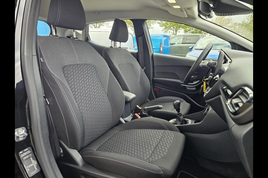 Ford Fiesta 1.0 EcoBoost Hybrid Titanium Navigatie | Camera | Cruise control | Lane assist | Climate control | Led verlichting | PDC achter etc. Ford Fiesta 1.0 EcoBoost Hybrid Titanium Navigatie | Camera | Cruise control | Lane assist | Climate control | Led verlichting | PDC achter etc.