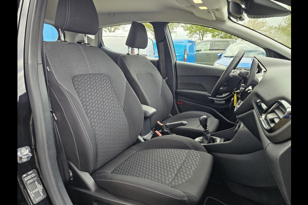 Ford Fiesta 1.0 EcoBoost Hybrid Titanium Navigatie | Camera | Cruise control | Lane assist | Climate control | Led verlichting | PDC achter etc. Ford Fiesta 1.0 EcoBoost Hybrid Titanium Navigatie | Camera | Cruise control | Lane assist | Climate control | Led verlichting | PDC achter etc.