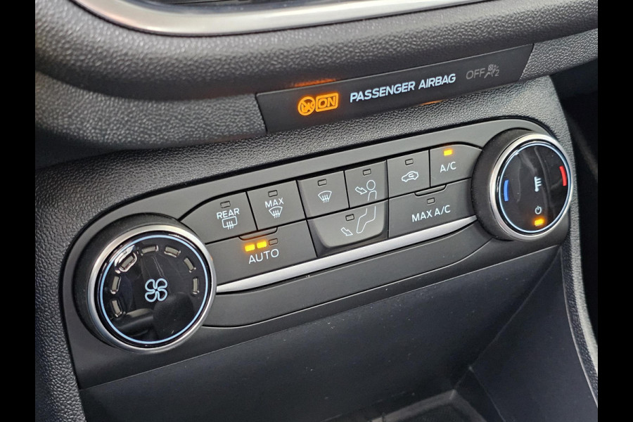 Ford Fiesta 1.0 EcoBoost Hybrid Titanium Navigatie | Camera | Cruise control | Lane assist | Climate control | Led verlichting | PDC achter etc. Ford Fiesta 1.0 EcoBoost Hybrid Titanium Navigatie | Camera | Cruise control | Lane assist | Climate control | Led verlichting | PDC achter etc.
