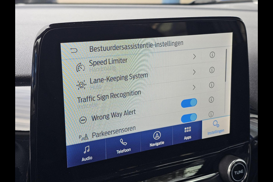 Ford Fiesta 1.0 EcoBoost Hybrid Titanium Navigatie | Camera | Cruise control | Lane assist | Climate control | Led verlichting | PDC achter etc. Ford Fiesta 1.0 EcoBoost Hybrid Titanium Navigatie | Camera | Cruise control | Lane assist | Climate control | Led verlichting | PDC achter etc.