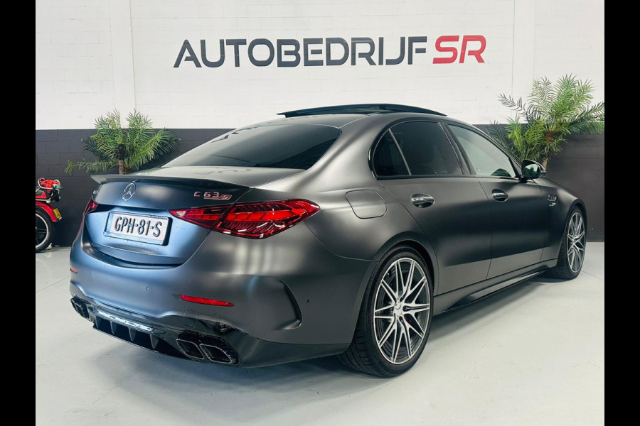 Mercedes-Benz C-Klasse AMG 63 C63 C63s Performance Panoramadak! Sfeerverlichting! Burmester! Vol opties! Mercedes-Benz C-Klasse AMG 63 C63 C63s Performance Panoramadak! Sfeerverlichting! Burmester! Vol opties!