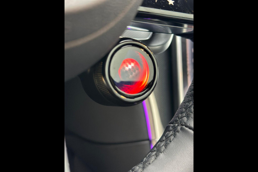 Mercedes-Benz C-Klasse AMG 63 C63 C63s Performance Panoramadak! Sfeerverlichting! Burmester! Vol opties! Mercedes-Benz C-Klasse AMG 63 C63 C63s Performance Panoramadak! Sfeerverlichting! Burmester! Vol opties!