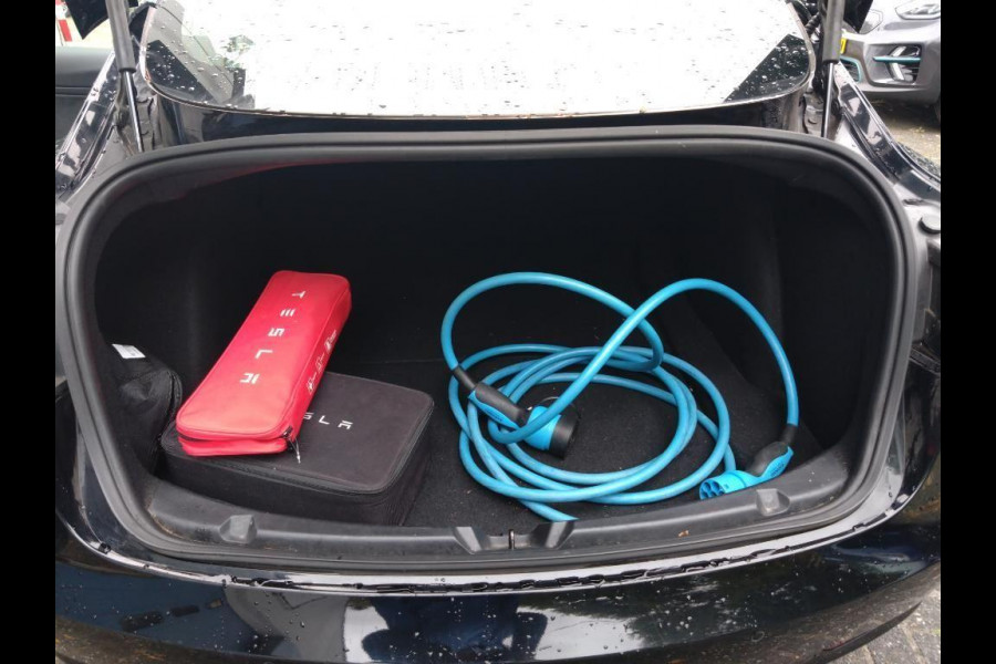Tesla Model 3 Long Range Dual AWD | Autopilot | Panorama | Trekhaak | Tesla Model 3 Long Range Dual AWD | Autopilot | Panorama | Trekhaak |