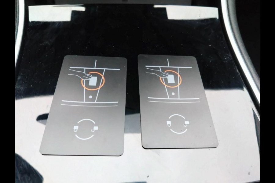 Tesla Model 3 Long Range Dual AWD | Autopilot | Panorama | Trekhaak | Tesla Model 3 Long Range Dual AWD | Autopilot | Panorama | Trekhaak |