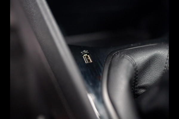Ford Fiesta 1.0 EcoBoost Connected | Navi | Parkeersensoren | All Season banden | Prijs Rijklaar!! Ford Fiesta 1.0 EcoBoost Connected | Navi | Parkeersensoren | All Season banden | Prijs Rijklaar!!