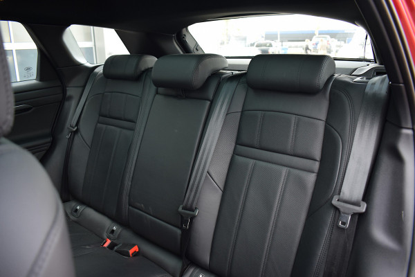 Land Rover Range Rover Evoque 2.0 P200 AWD R-Dynamic | Trekhaak | Pano | Meridian | Leer | Stuurverw.