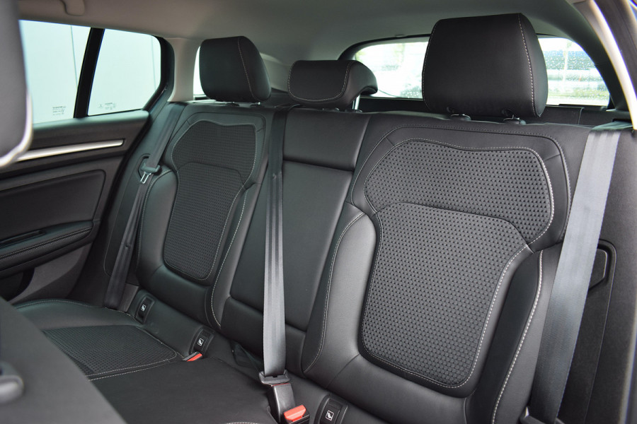 Renault MEGANE Estate 1.3 TCe Bose | 140 PK | Apple CarPlay | Half Leer | Climate Renault MEGANE Estate 1.3 TCe Bose | 140 PK | Apple CarPlay | Half Leer | Climate