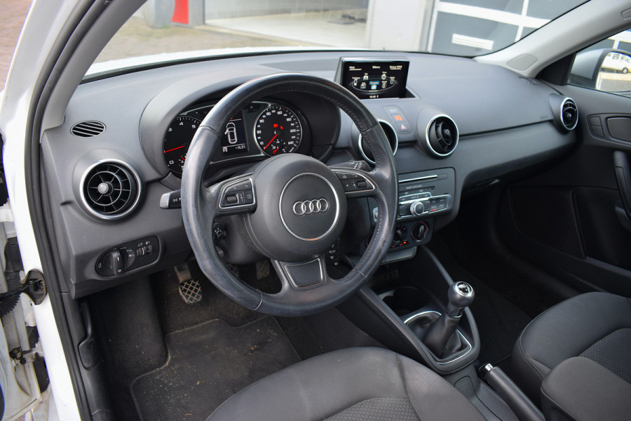 Audi A1 Sportback 1.0 TFSI Active | Airco | 17” LM | Navi | Cruise | Sensoren Audi A1 Sportback 1.0 TFSI Active | Airco | 17” LM | Navi | Cruise | Sensoren
