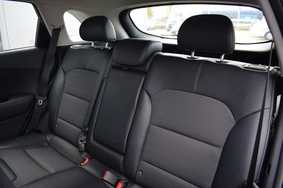 Kia Niro 1.6 GDi Hybrid ExecutiveLine | Trekhaak | Half Leer | Camera | CarPlay Kia Niro 1.6 GDi Hybrid ExecutiveLine | Trekhaak | Half Leer | Camera | CarPlay