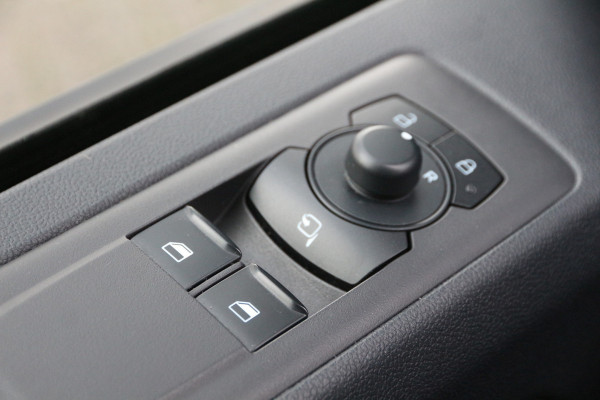 Ford Transit Custom 320 2.0 TDCI 136 | KAR-edition | L2H1 | LED | Camera | Navi | Clima..