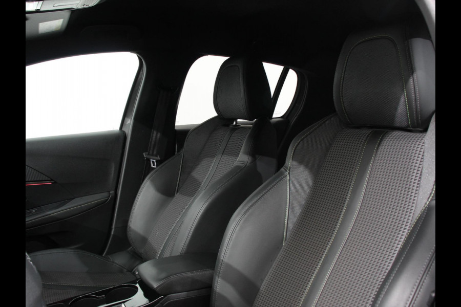 Peugeot 208 1.2 PureTech 100pk Automaat GT-Line | Navigatie | Apple Carplay/Android Auto | Airco | Parkeer sensoren | Cruise Control | Led | Lichtmetalen Velgen Peugeot 208 1.2 PureTech 100pk Automaat GT-Line | Navigatie | Apple Carplay/Android Auto | Airco | Parkeer sensoren | Cruise Control | Led | Lichtmetalen Velgen