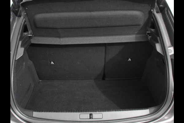 Peugeot 208 1.2 PureTech 100pk Automaat GT-Line | Navigatie | Apple Carplay/Android Auto | Airco | Parkeer sensoren | Cruise Control | Led | Lichtmetalen Velgen Peugeot 208 1.2 PureTech 100pk Automaat GT-Line | Navigatie | Apple Carplay/Android Auto | Airco | Parkeer sensoren | Cruise Control | Led | Lichtmetalen Velgen