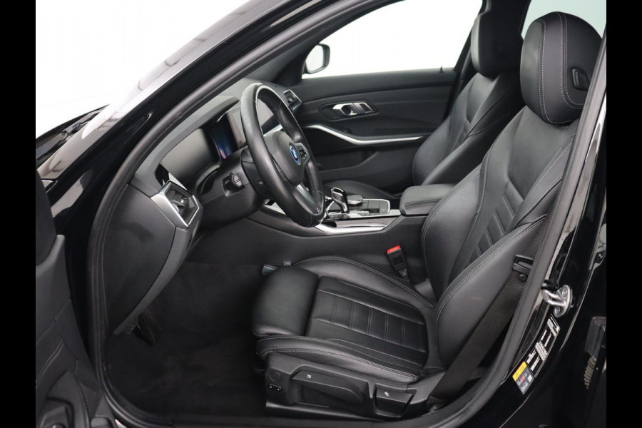BMW 3 Serie Touring 330e Business Edition Plus | Leder Bekleding | Carplay | Cruise Control | Navigatie | Laser LED koplampen | Stoelverwarming | LMV 18 | BMW 3 Serie Touring 330e Business Edition Plus | Leder Bekleding | Carplay | Cruise Control | Navigatie | Laser LED koplampen | Stoelverwarming | LMV 18 |