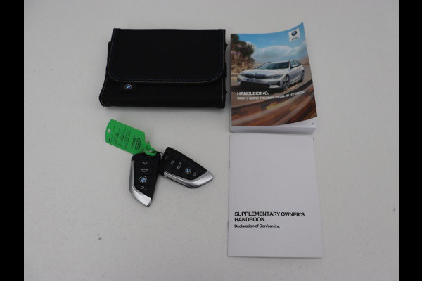 BMW 3 Serie Touring 330e Business Edition Plus | Leder Bekleding | Carplay | Cruise Control | Navigatie | Laser LED koplampen | Stoelverwarming | LMV 18 | BMW 3 Serie Touring 330e Business Edition Plus | Leder Bekleding | Carplay | Cruise Control | Navigatie | Laser LED koplampen | Stoelverwarming | LMV 18 |