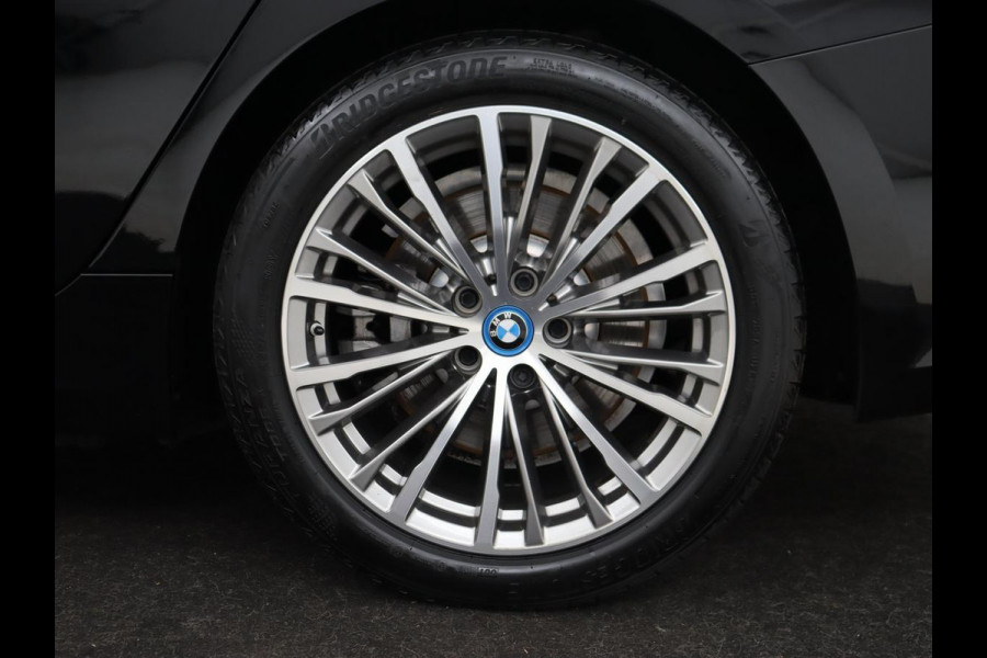 BMW 3 Serie Touring 330e Business Edition Plus | Leder Bekleding | Carplay | Cruise Control | Navigatie | Laser LED koplampen | Stoelverwarming | LMV 18 | BMW 3 Serie Touring 330e Business Edition Plus | Leder Bekleding | Carplay | Cruise Control | Navigatie | Laser LED koplampen | Stoelverwarming | LMV 18 |