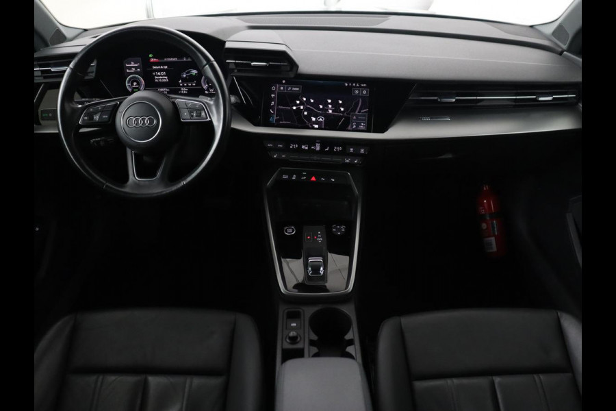 Audi A3 Sportback 40 TFSI e Edition | Leder | Carplay | Navigatie | Stoelverwarming | Cruise Control Adaptief | LMV 16 |