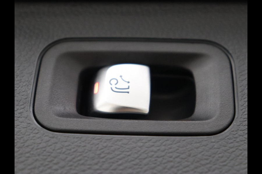 Mercedes-Benz GLC 300de 4MATIC | Panoramadak | Trekhaak | Sfeerverlichting | 360 Camera | Carplay | Stoelverwarming | LMV 20 | Mercedes-Benz GLC 300de 4MATIC | Panoramadak | Trekhaak | Sfeerverlichting | 360 Camera | Carplay | Stoelverwarming | LMV 20 |