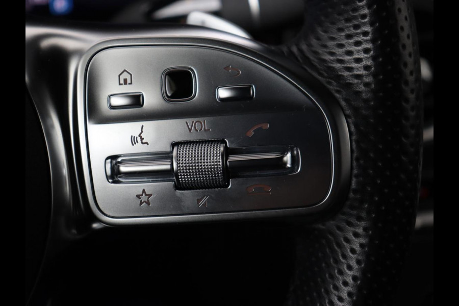 Mercedes-Benz GLC 300de 4MATIC | Panoramadak | Trekhaak | Sfeerverlichting | 360 Camera | Carplay | Stoelverwarming | LMV 20 | Mercedes-Benz GLC 300de 4MATIC | Panoramadak | Trekhaak | Sfeerverlichting | 360 Camera | Carplay | Stoelverwarming | LMV 20 |