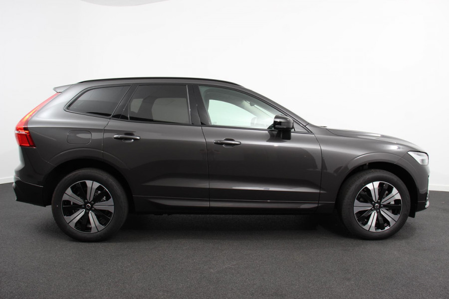 Volvo XC60 2.0 T6 Plug-in hybrid AWD Plus Dark Automaat | Leder | Navigatie | Google | Harman Kardon | Panorama dak | Lichtmetalen Velgen 19" | Dab | Stoelverwarming | Camera | Led