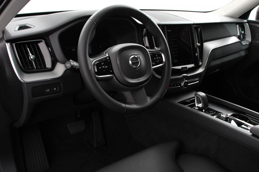 Volvo XC60 2.0 T6 Plug-in hybrid AWD Plus Dark Automaat | Leder | Navigatie | Google | Harman Kardon | Panorama dak | Lichtmetalen Velgen 19" | Dab | Stoelverwarming | Camera | Led