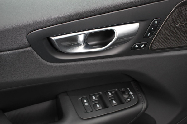 Volvo XC60 2.0 T6 Plug-in hybrid AWD Plus Dark Automaat | Leder | Navigatie | Google | Harman Kardon | Panorama dak | Lichtmetalen Velgen 19" | Dab | Stoelverwarming | Camera | Led