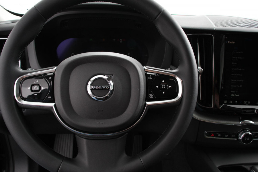 Volvo XC60 2.0 T6 Plug-in hybrid AWD Plus Dark Automaat | Leder | Navigatie | Google | Harman Kardon | Panorama dak | Lichtmetalen Velgen 19" | Dab | Stoelverwarming | Camera | Led