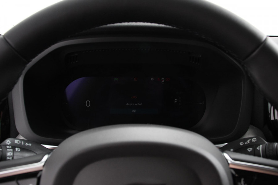 Volvo XC60 2.0 T6 Plug-in hybrid AWD Plus Dark Automaat | Leder | Navigatie | Google | Harman Kardon | Panorama dak | Lichtmetalen Velgen 19" | Dab | Stoelverwarming | Camera | Led