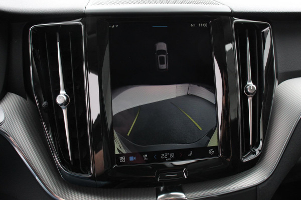 Volvo XC60 2.0 T6 Plug-in hybrid AWD Plus Dark Automaat | Leder | Navigatie | Google | Harman Kardon | Panorama dak | Lichtmetalen Velgen 19" | Dab | Stoelverwarming | Camera | Led