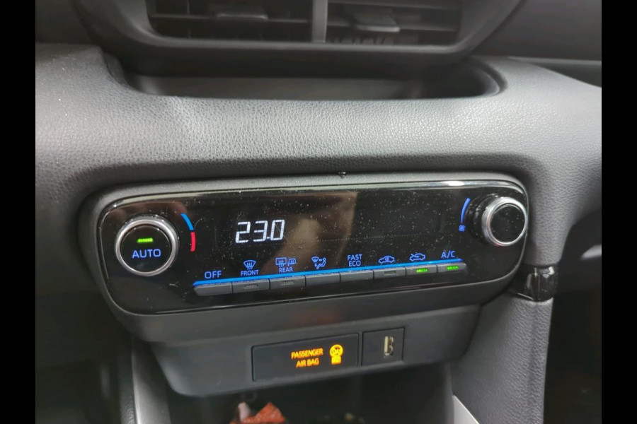 Toyota Yaris 1.5 Hybrid Active Auto. Navigatie Apple Carplay/Android Auto Camera Adaptive Cruise Control Climate Control Toyota Yaris 1.5 Hybrid Active Auto. Navigatie Apple Carplay/Android Auto Camera Adaptive Cruise Control Climate Control