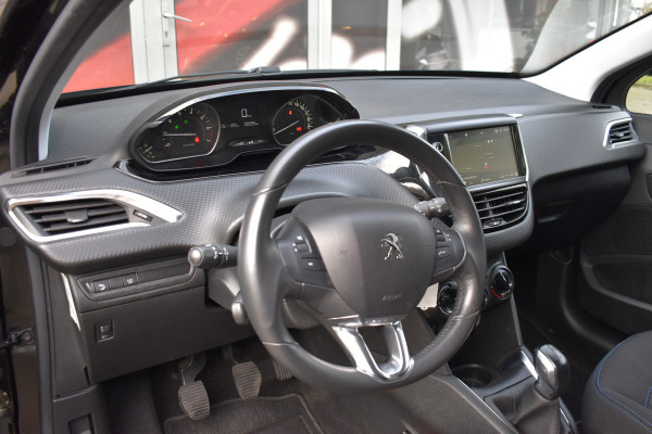 Peugeot 208 1.2 PureTech Signature / Carplay / Navi / Trekhaak / Airco / 17" LM / PDC Peugeot 208 1.2 PureTech Signature / Carplay / Navi / Trekhaak / Airco / 17" LM / PDC