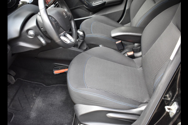 Peugeot 208 1.2 PureTech Signature / Carplay / Navi / Trekhaak / Airco / 17" LM / PDC Peugeot 208 1.2 PureTech Signature / Carplay / Navi / Trekhaak / Airco / 17" LM / PDC