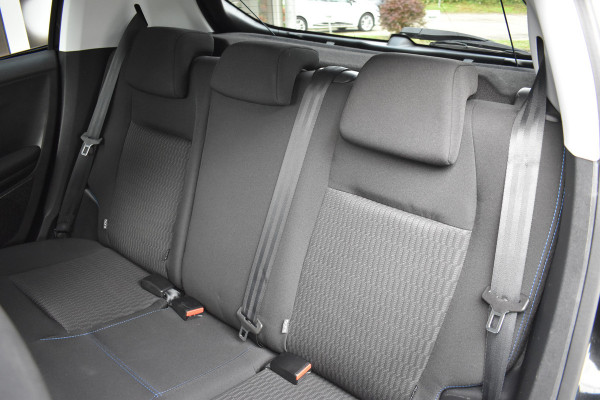 Peugeot 208 1.2 PureTech Signature / Carplay / Navi / Trekhaak / Airco / 17" LM / PDC Peugeot 208 1.2 PureTech Signature / Carplay / Navi / Trekhaak / Airco / 17" LM / PDC