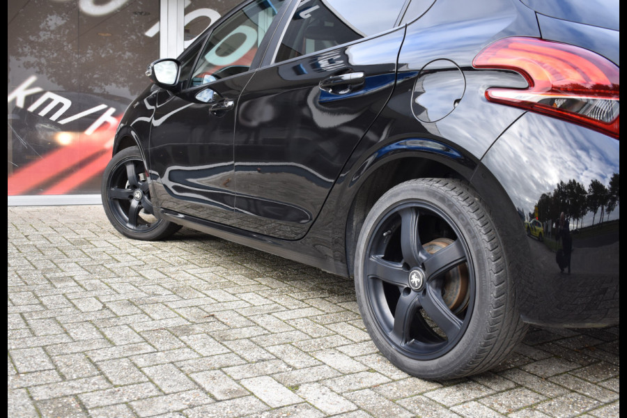 Peugeot 208 1.2 PureTech Signature / Carplay / Navi / Trekhaak / Airco / 17" LM / PDC Peugeot 208 1.2 PureTech Signature / Carplay / Navi / Trekhaak / Airco / 17" LM / PDC